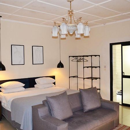 Bougainvilla Boutique Hotel & Restaurant 루붐바시 외부 사진