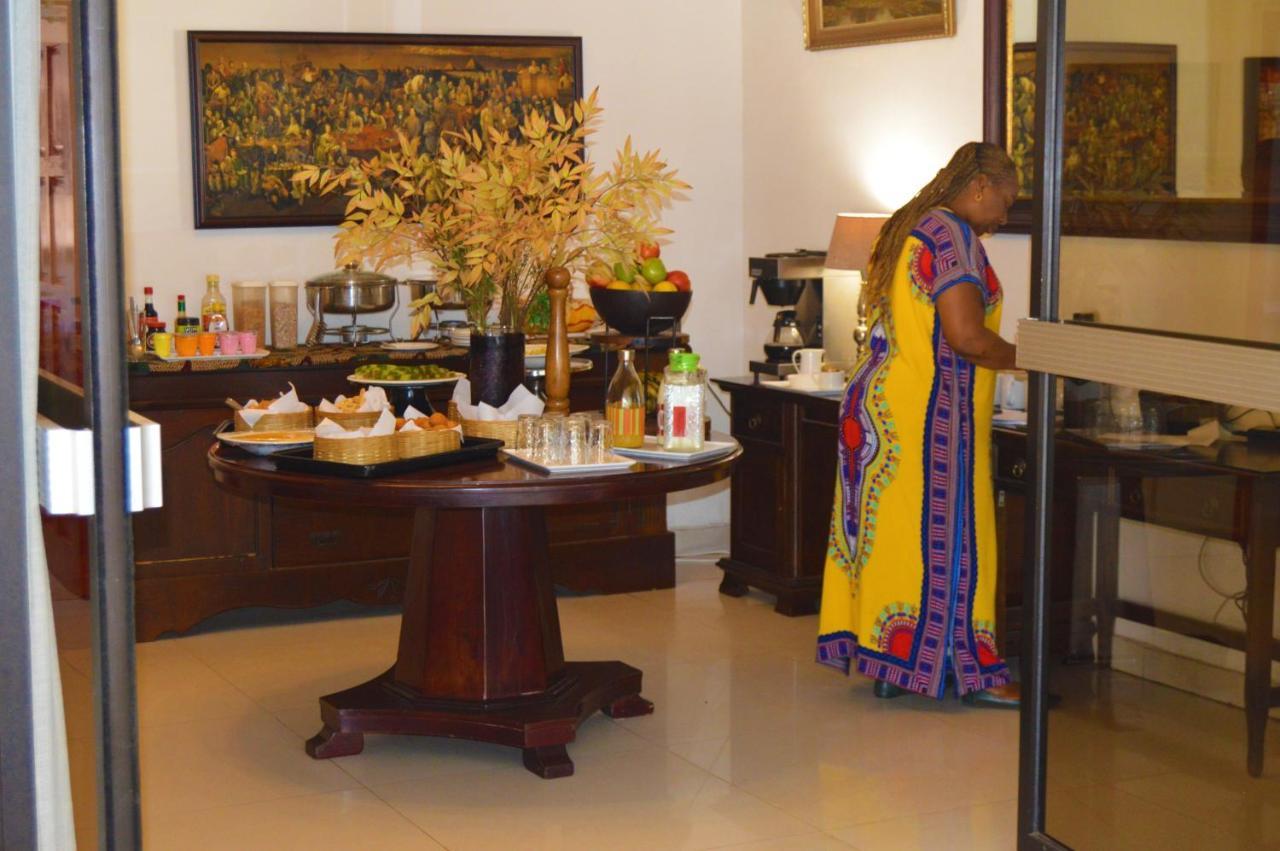 Bougainvilla Boutique Hotel & Restaurant 루붐바시 외부 사진