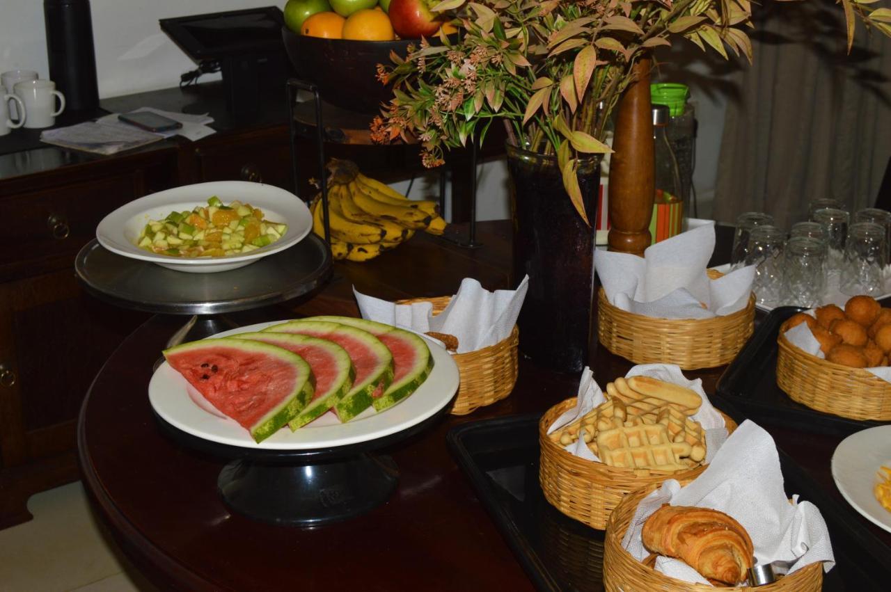 Bougainvilla Boutique Hotel & Restaurant 루붐바시 외부 사진