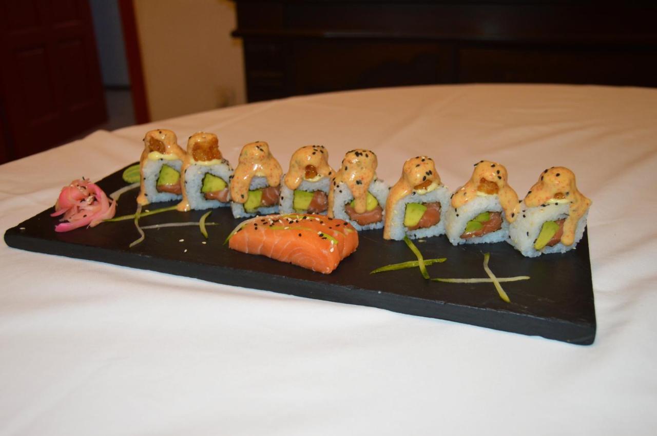 Bougainvilla Boutique Hotel & Restaurant 루붐바시 외부 사진
