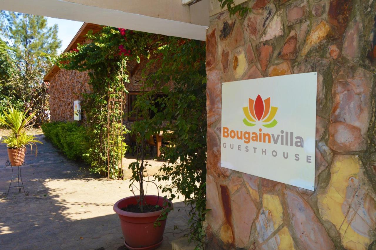 Bougainvilla Boutique Hotel & Restaurant 루붐바시 외부 사진