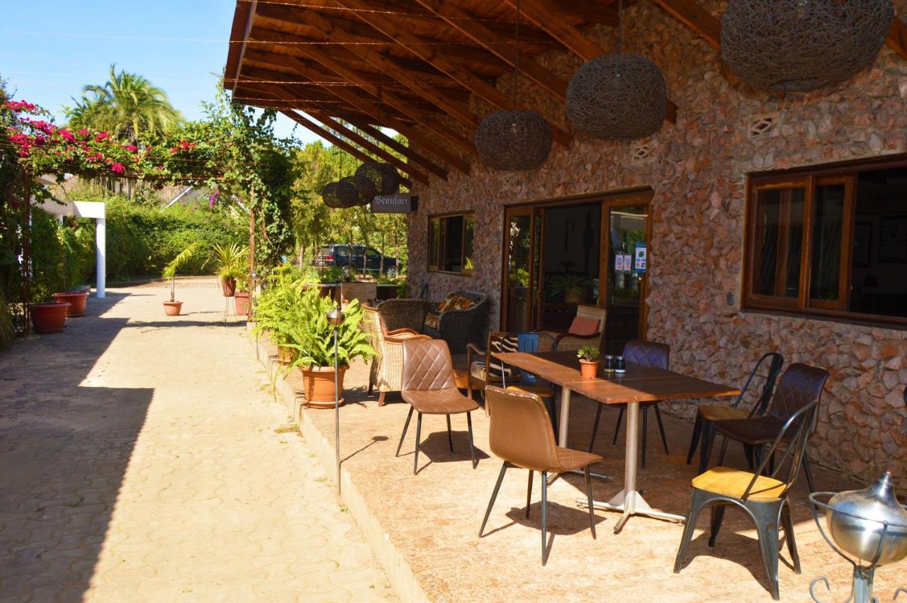 Bougainvilla Boutique Hotel & Restaurant 루붐바시 외부 사진
