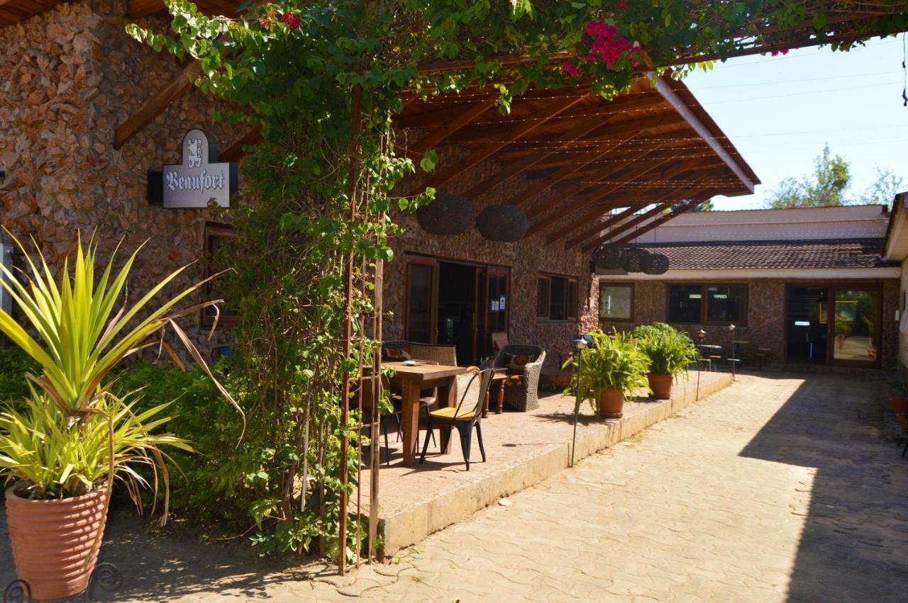 Bougainvilla Boutique Hotel & Restaurant 루붐바시 외부 사진