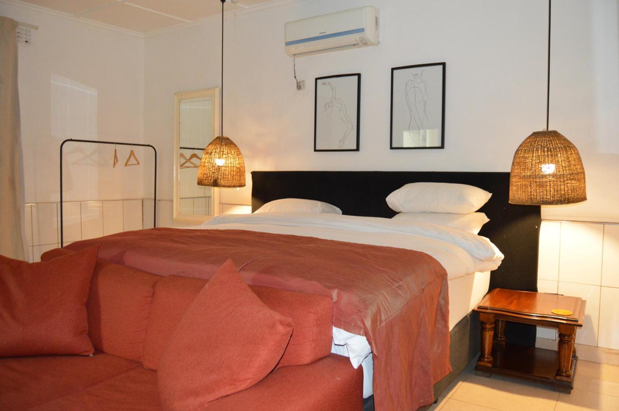 Bougainvilla Boutique Hotel & Restaurant 루붐바시 외부 사진