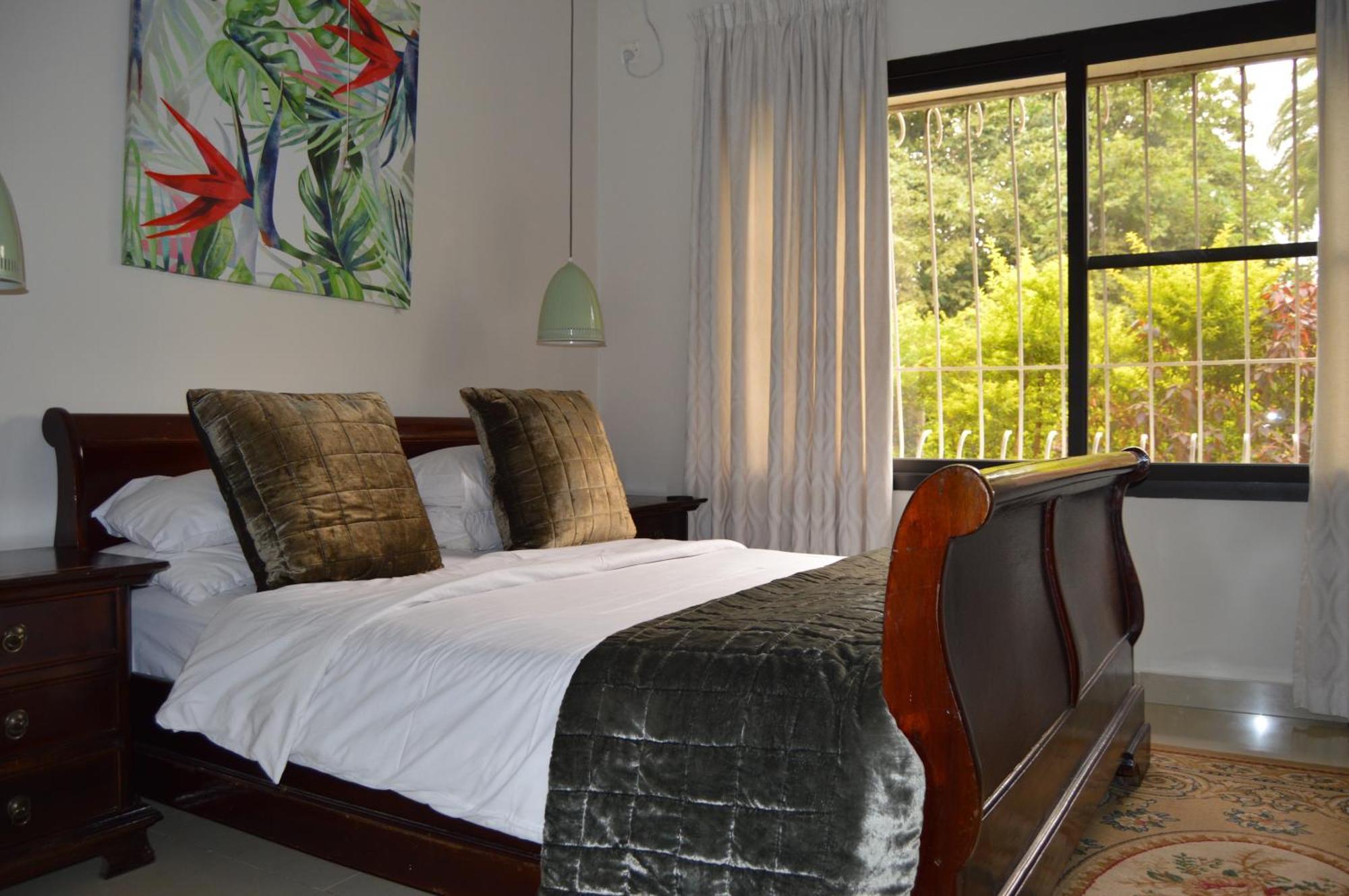 Bougainvilla Boutique Hotel & Restaurant 루붐바시 외부 사진