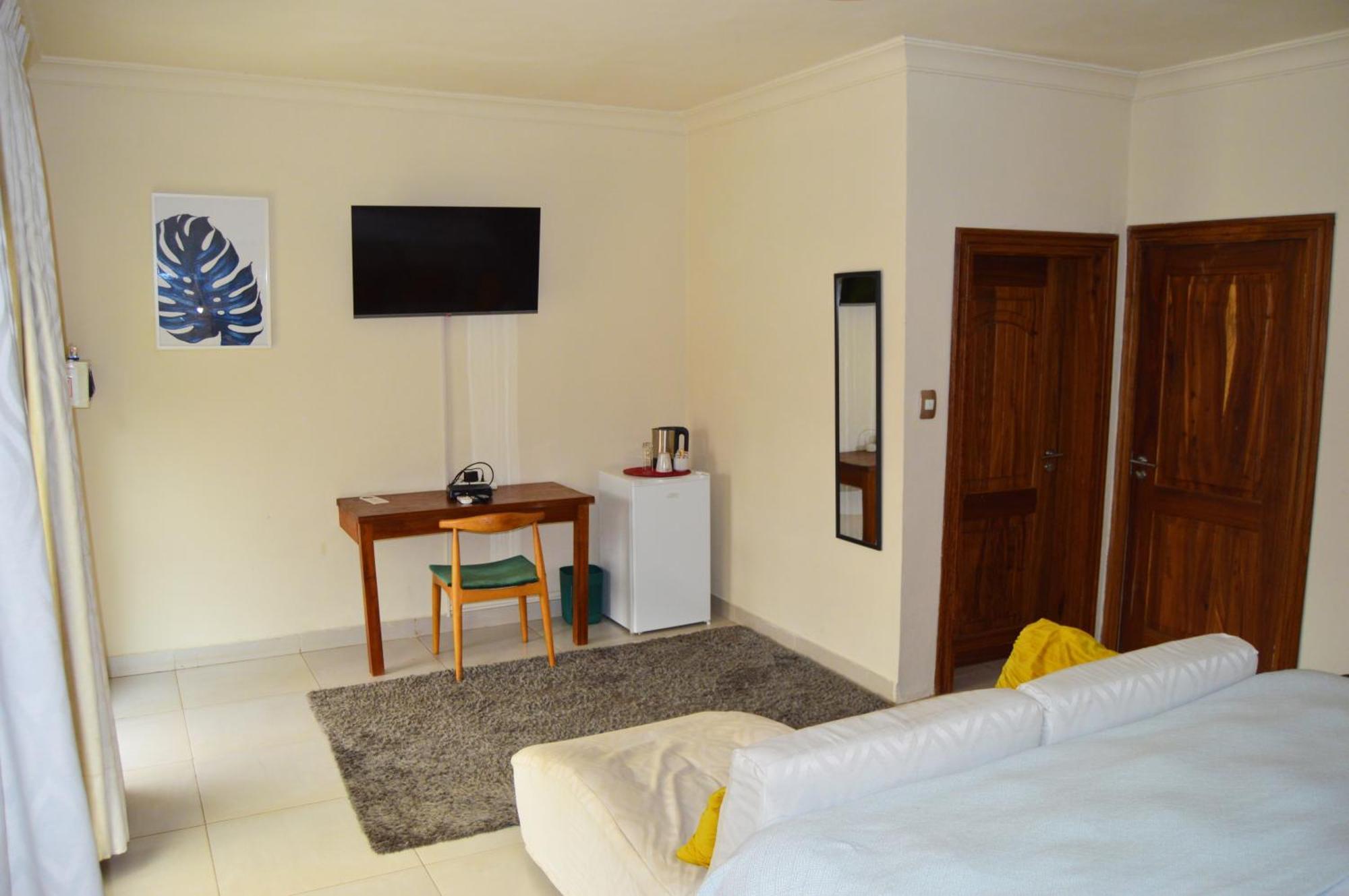 Bougainvilla Boutique Hotel & Restaurant 루붐바시 외부 사진