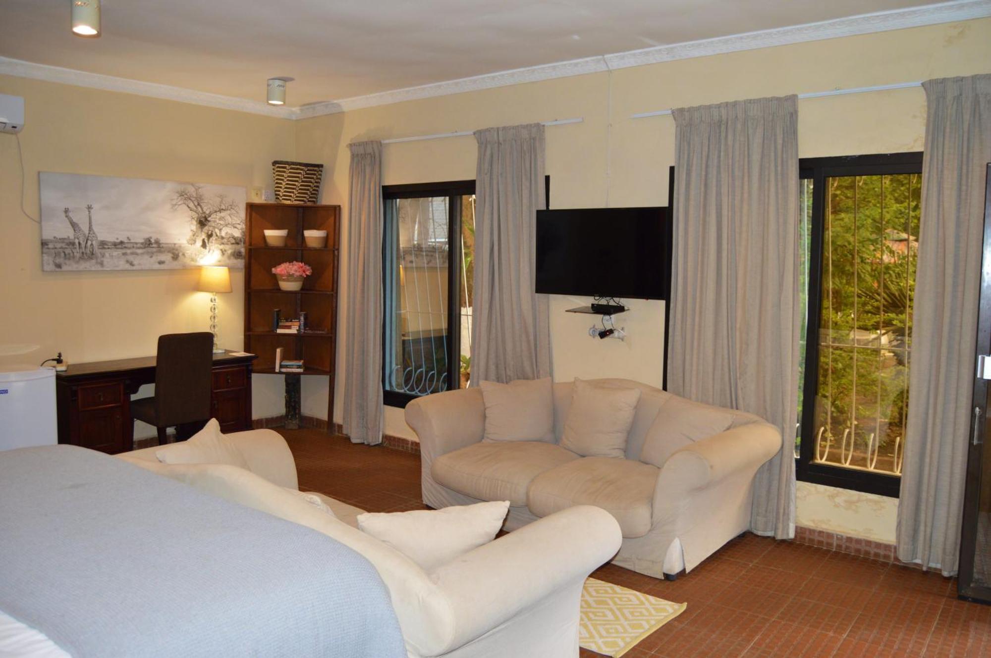 Bougainvilla Boutique Hotel & Restaurant 루붐바시 외부 사진