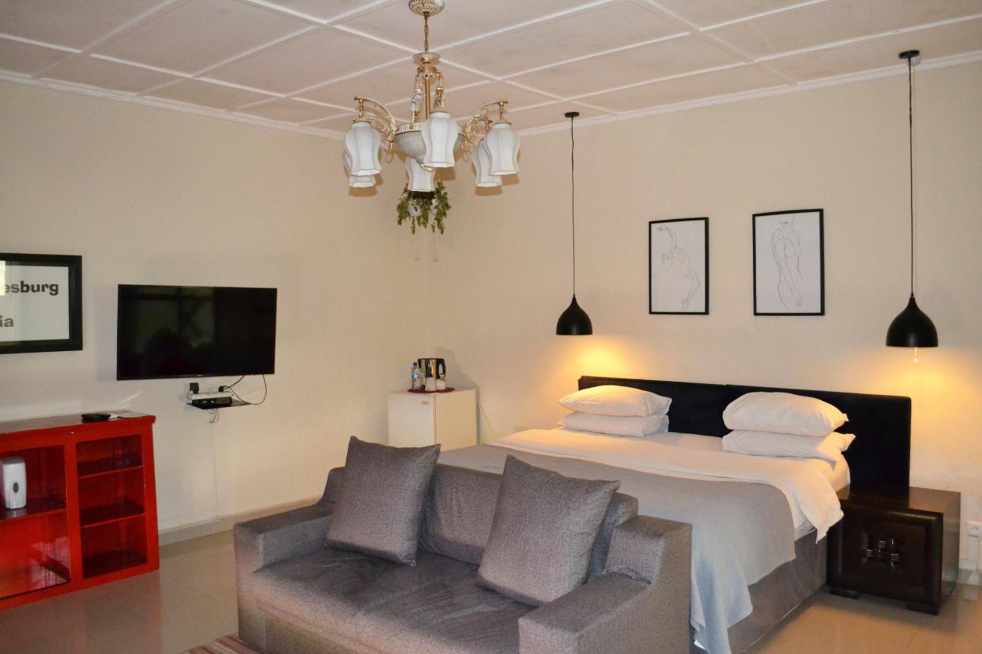 Bougainvilla Boutique Hotel & Restaurant 루붐바시 외부 사진