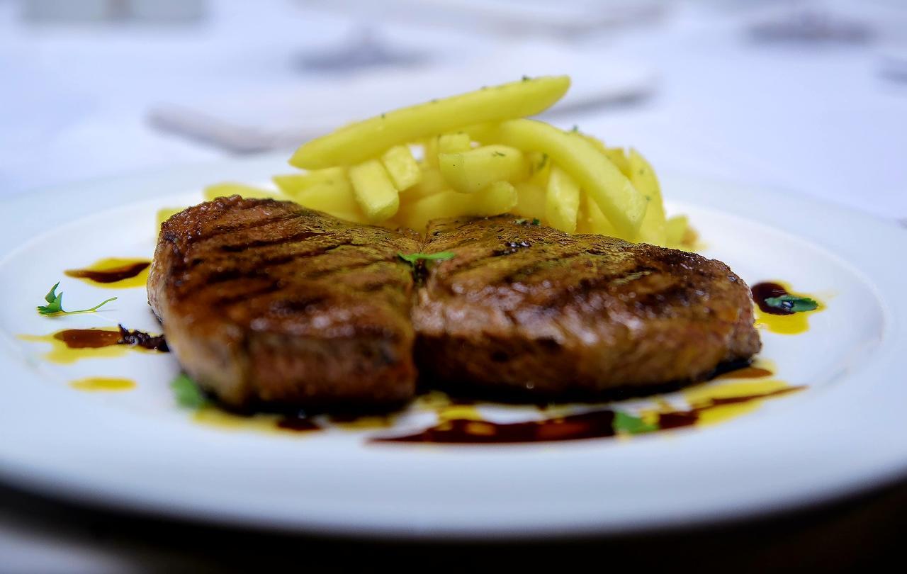 Bougainvilla Boutique Hotel & Restaurant 루붐바시 외부 사진